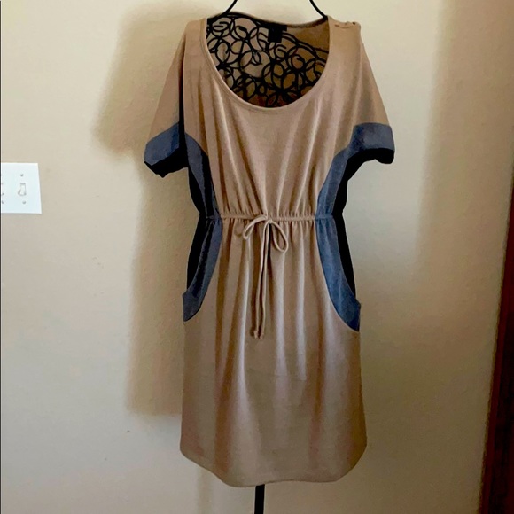 Cute short sleeve dress with pockets - Picture 1 of 4